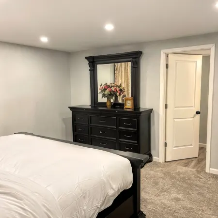 Spacious 5-bedroom house in marvelous Greeley with AC, WiFi Hotels in Greeley