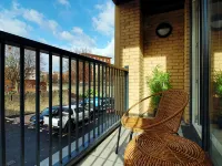 2BR Home in Cardiff Bay with Private Balcony! Hotels in Butetown