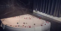 Level Luxury Suites