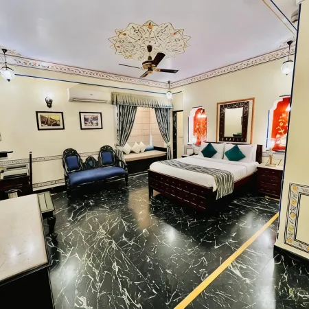 Umaid Mahal - A Heritage Style Boutique Hotel Отели рядом с достопримечательностью «Форт Нахаргарх»