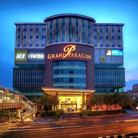 Grand Paragon Hotel Отели рядом с достопримечательностью «Магазин LTC Glodok»