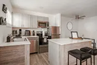 NEW Montrose Gem! Central to Downtown HTX, NRG, & the Museum District. - Condos