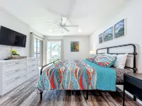 Tranquil 2-bedroom condo in enchanting Venice with WiFi, AC