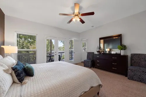 Family Friendly Lakefront Cottage/ Home Theatre/ Bunk room - 3-Star