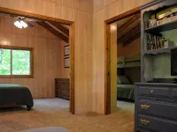 Huge Custom 4-Bedroom Chalet in Innsbrook Resort - Pet Friendly! Hotels in Innsbrook