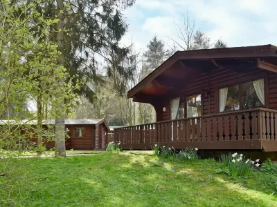 Luxurious 2 Bed Log Cabin Scandinavian Lodge in Louth Lincolnshire (2B Sleeps 6) Hotels in 