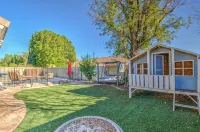 Location! Location! Location! Spacious 4 bedroom with Pool, WiFi, and AC in Mesa - 4-Star