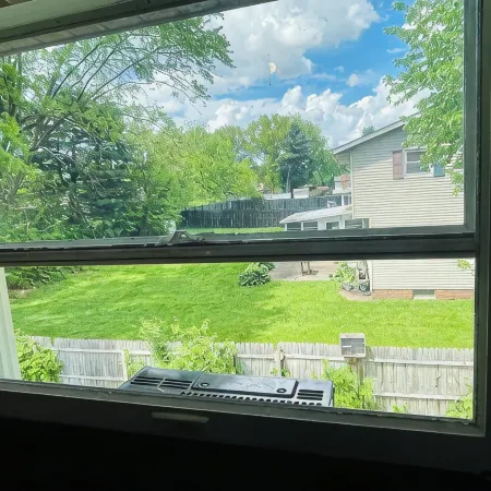 Spacious 3BR Home w/ 8 Beds, Big Yard & Parking – Near Canton & Hall of Fame