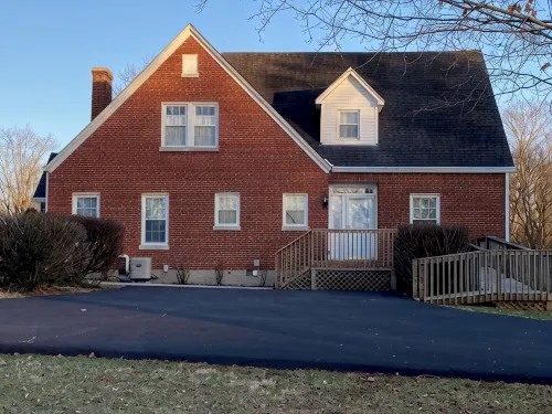 Charming 4-bedroom cottage with WiFi, AC in brilliant Munfordville - 3 stjerner