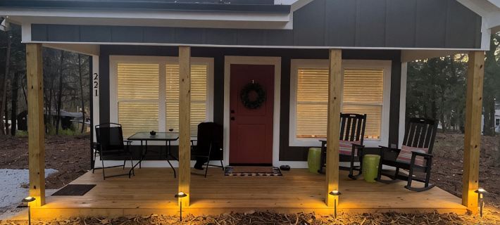 Charming 2-bedroom Tiny House with WiFi, near Clemson University & Lake Keowee. Hoteles en Condado de Oconee