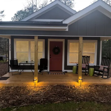 Charming 2-bedroom Tiny House with WiFi, near Clemson University & Lake Keowee.
