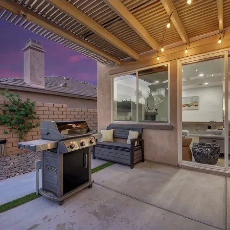 Palm Delight: Spacious 5-bedroom house with WiFi, EV charger in enjoyable Indio