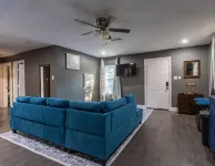 Remodeled 4-bedroom house near downtown Dallas with WiFi, AC - บังกะโล