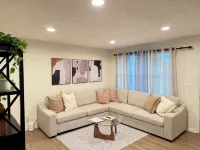 Gorgeous 3-bedroom house with AC in charming Petersburg - Wifi