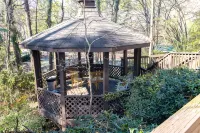 #1 ATL's Historic Pill Hill-Swim Pool, Tennis, Duck Pond, Cabanas! - 3-Star