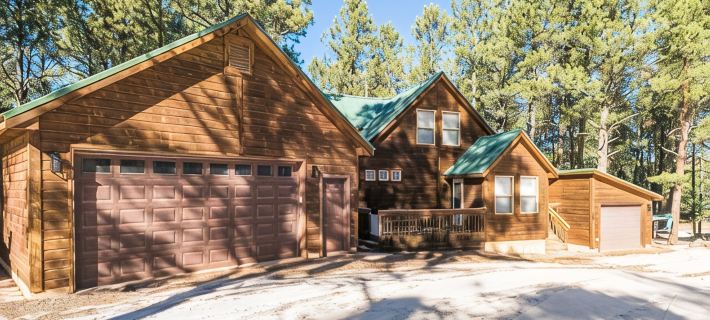 Retreat on Golf Course, Mountain Views, Hot Chocolate Bar, Sleeps 12! Hotels in Angel Fire