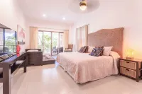13BR Luxury Beachfront Villa w/ Chef, Pool, Staff - Weddings/Family Reunions - Balkon