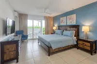 Maho Beach House - Spacious 1 Bedroom Suite - Gym