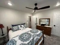 Trailer and pet-friendly! Hot tub! Minutes to Windrock and Frozen Head!