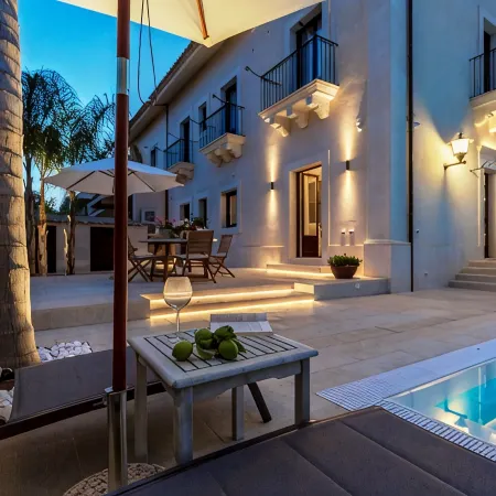 Villa Raphael, luxury property with swimming pool and sea view