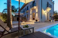Villa Raphael, luxury property with swimming pool and sea view - 수영장