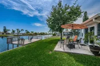 Serene Lakefront home in Tampa Bay, close to beaches and downtown Tarpon Springs