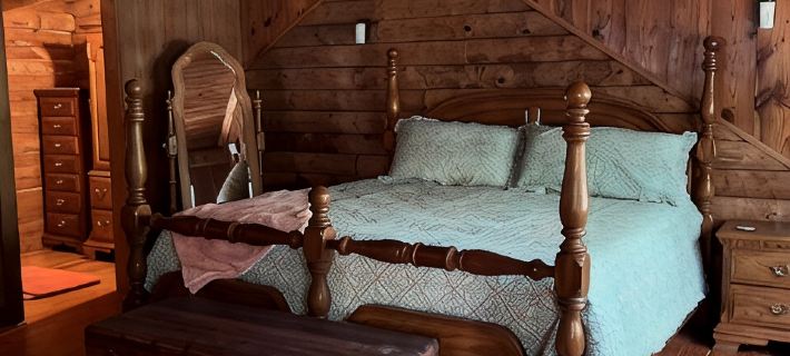Cabin by the Bay A Unique Authentic Log Cabin by the Beach with Fenced Yard Hotels in Wakulla County