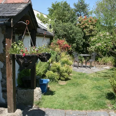 1 bedroom barn conversion on smallholding with alpacas, goats and pigs