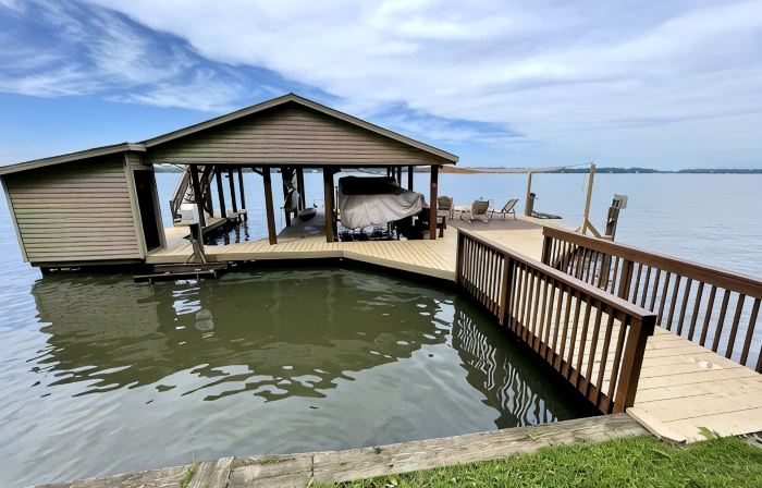 Spectacular - Main Lake Home - Huge Dock - Sleeps 18
