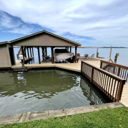 Spectacular - Main Lake Home - Huge Dock - Sleeps 18