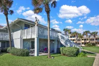 Oceanfront, Stunning, Renovated, Guests Love it!