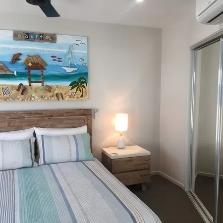 BEACH  Luxury Upmarket 2B 2B unit, OCEAN VIEWS!  250m to BUDDINA BEACH!