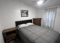 TWIN PINES Toledo Bend Camp with plenty of boat parking in quiet neighborhood - Homestays