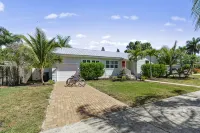 Boho Chic~ A perfect family vacation home, minutes from Sanibel Island - Bungalows