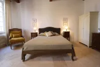 Magnificent apartment on Place aux Herbes- 16th century building