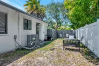 Spacious and Bright 2bed, washer/dryer, back yard
