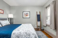 Tremont - 2BR apt - Pet Friendly, Convenient to Stadiums, Clinic, Museums & more - balcony