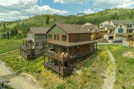 Elevated Mountain Retreat—Room to Gather, Minutes from Trails & Summer Concerts