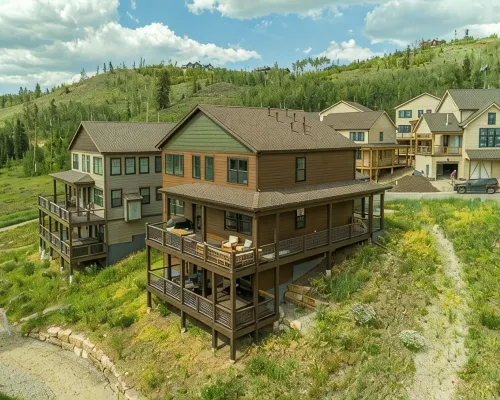 Elevated Mountain Retreat—Private, Spacious, Minutes from Adventure 프레이저 호텔