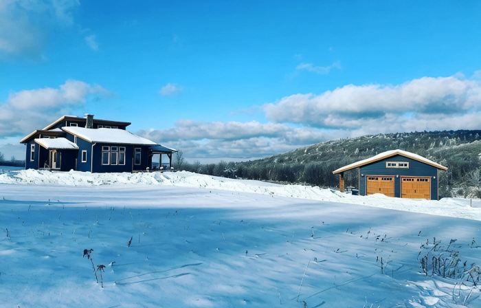 Custom Finger Lakes home near Ithaca with hot tub