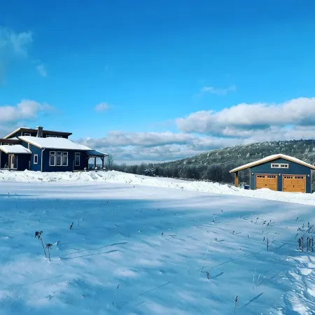 Custom Finger Lakes home near Ithaca with hot tub