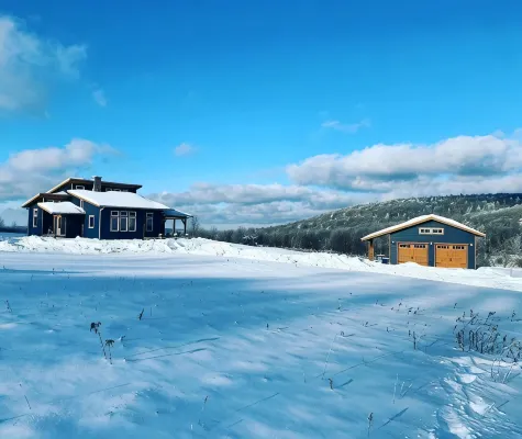 Custom Finger Lakes home near Ithaca with hot tub