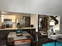 Price Reduction! Spotless Modern Condo, Everything new! Close to slopes!