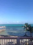 Casa Magdaluz, Recently Renovated Beach House with Great View!! - Homestays