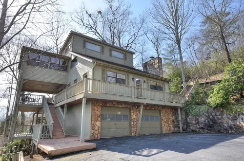 5-Star Home with Long Range View, Paved to the Door Accomodates 5 Large Vehicles