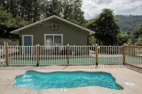 3B 2 bath Cottage w Pool Hottub Close to Main st - Country Houses