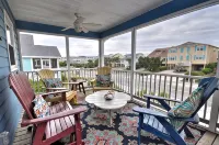 2nd Row House - 2 min walk to beach, oversized screened porch and ready for fun - Boutique