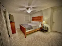 Lake Hartwell ~ Boat ~ Kayaks ~ Fire Pit ~ Private Dock ~ Bar ~ Pool Table - Homestays