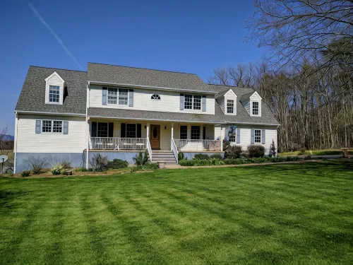 Farmhouse On 14 Acres.  Close to Monticello & Ash Lawn Highland - 3-Star