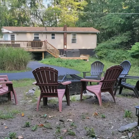 Pocono Mountains, Hidden-Gem GameRoom, Firepit, Min to All Attractions